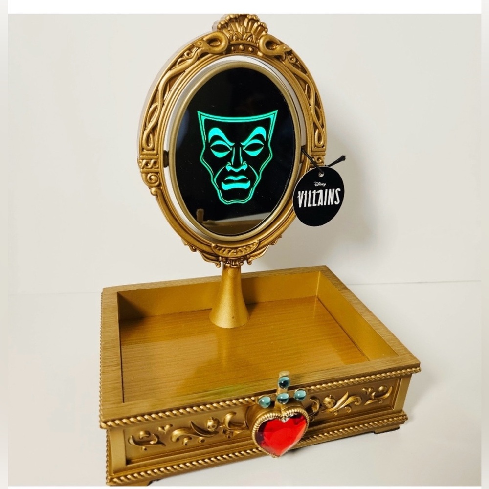 NWOB B&BW Gold Jewelry Box with Mirror and Heart Accent